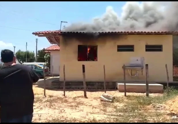 Incêndio em residência na cidade de Parnaíba