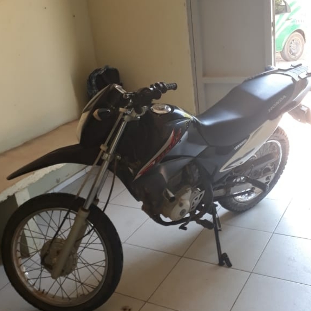 Motocicleta roubada encontrada com o suspeito