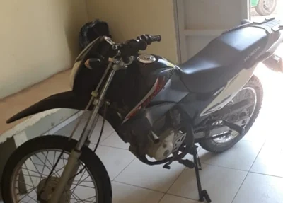 Motocicleta roubada encontrada com o suspeito