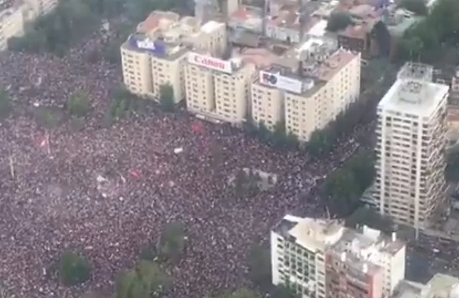 Multidão protesta no Chile