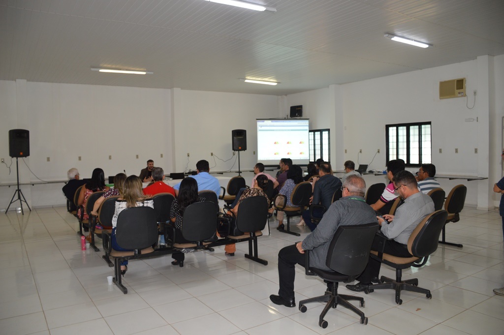 Participantes do seminário da Justiça Eleitoral em Picos