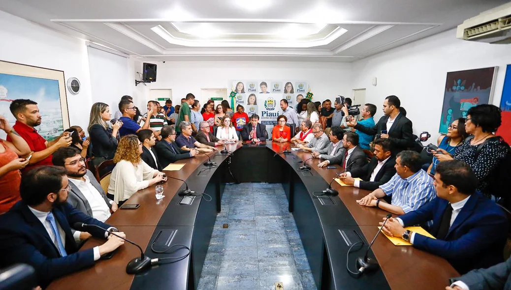 Wellington Dias recebe Gleisi Hoffmann no Palácio de Karnak