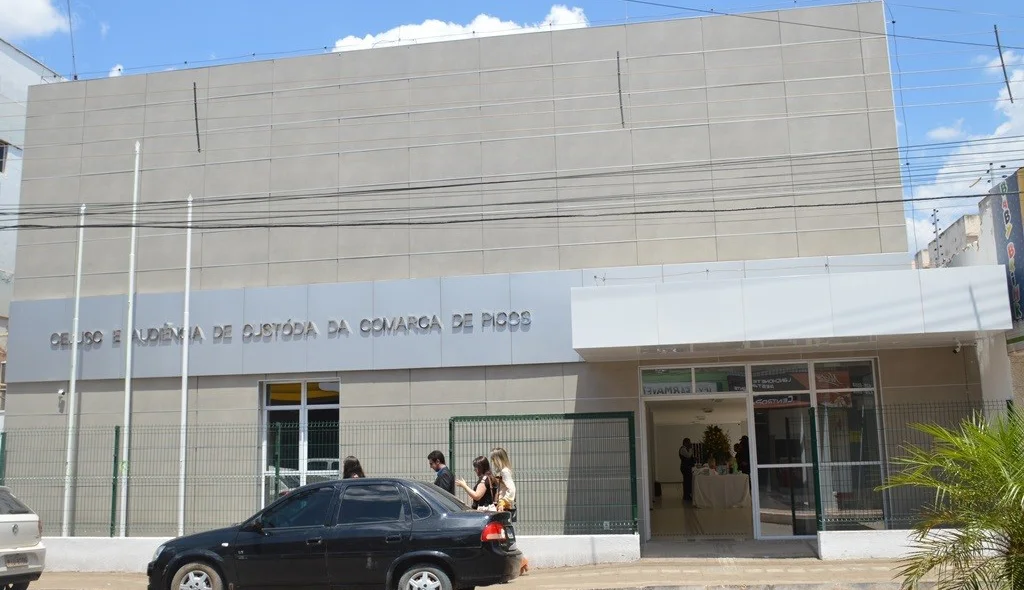 Fachada do prédio de Cejusc