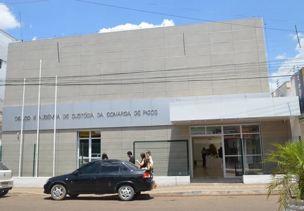 Fachada do prédio de Cejusc