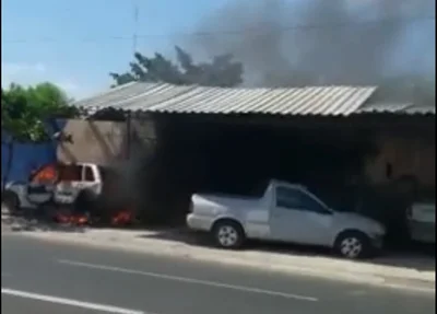 Carro pega fogo na zona sul de Teresina 