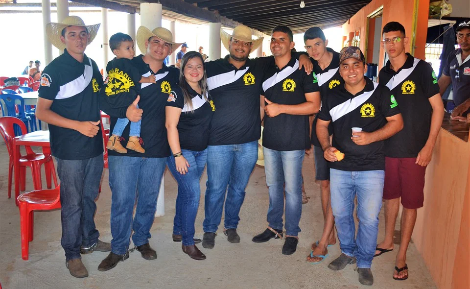 Amigos reunidos na festa 