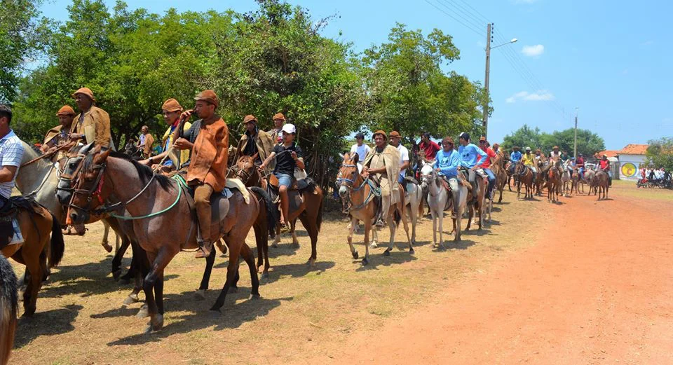 Cavalgada reúne muitos vaqueiros 