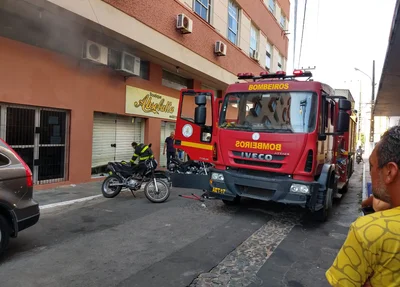 Incêndio atinge loja de roupa em Parnaíba