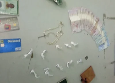 Objetos encontrados com o acusado
