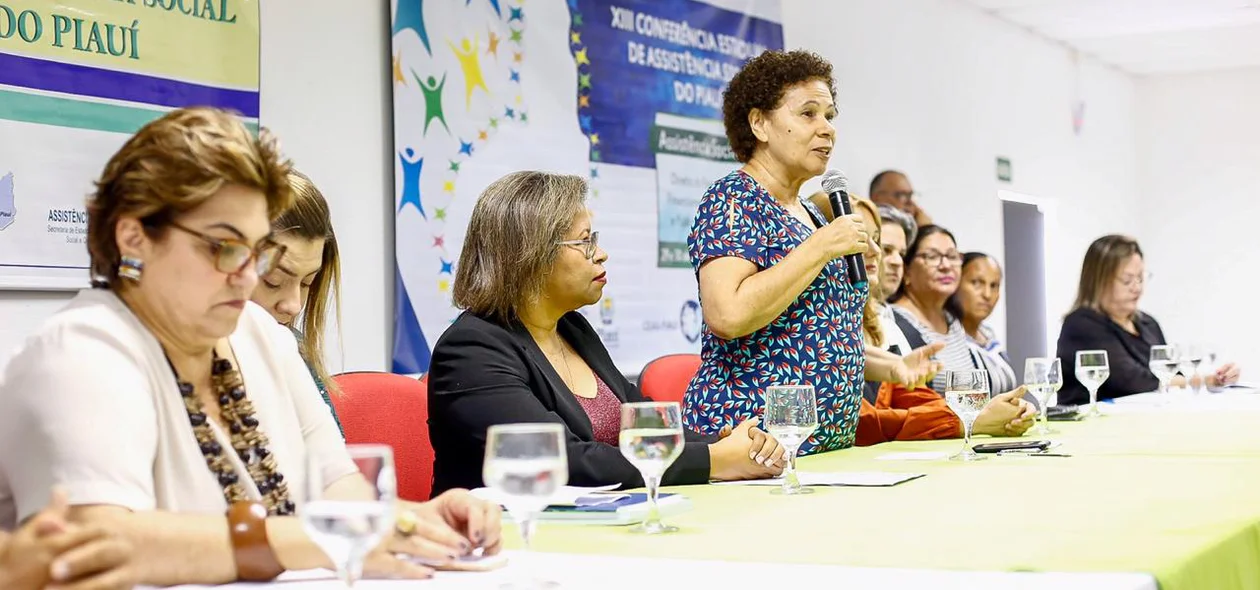 Regina Sousa discursa durante evento