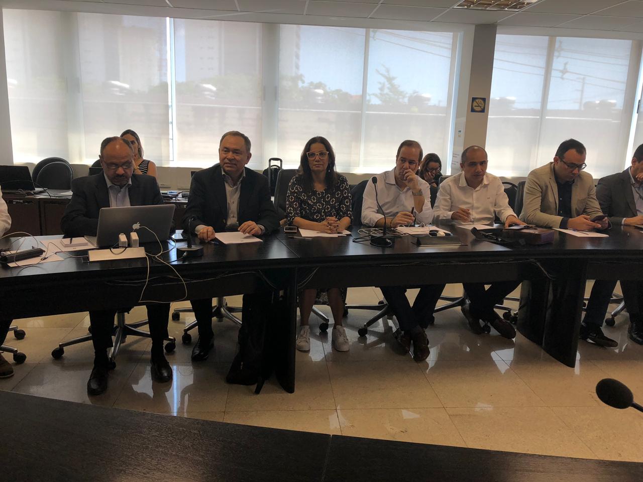 Semar debate impacto ambiental das manchas do óleo com outros estados