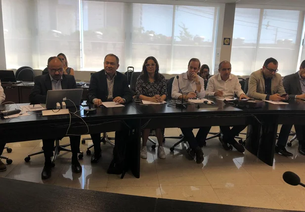 Semar debate impacto ambiental das manchas do óleo com outros estados