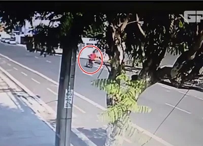 Suspeito é flagrado, fugindo com a motocicleta