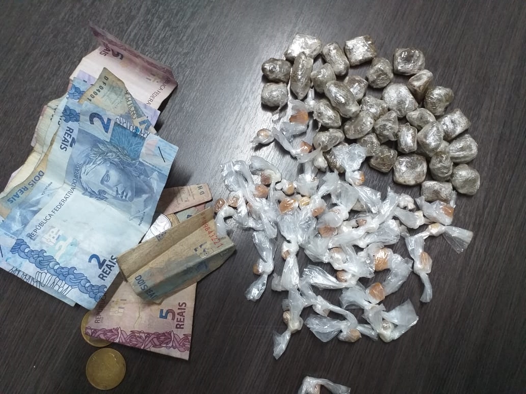 Drogas e dinheiro apreendidos