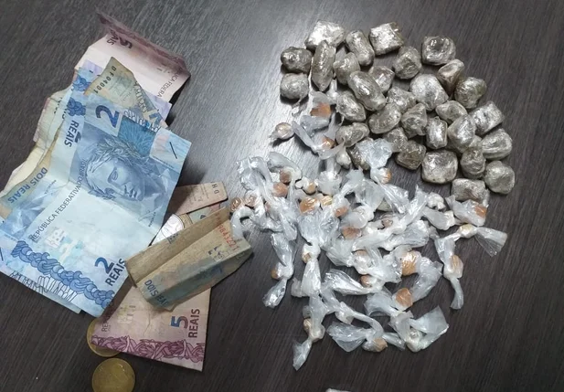 Drogas e dinheiro apreendidos