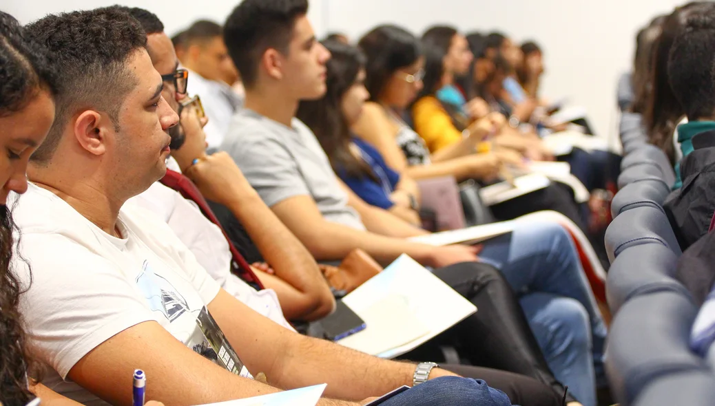 Alunos durante palestra 