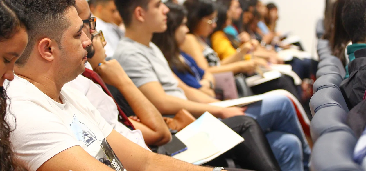 Alunos durante palestra 
