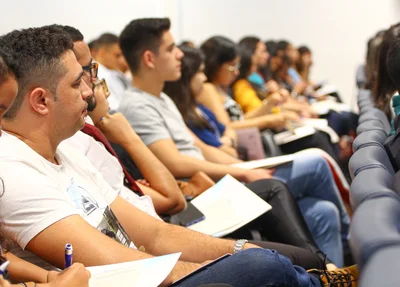 Alunos durante palestra 