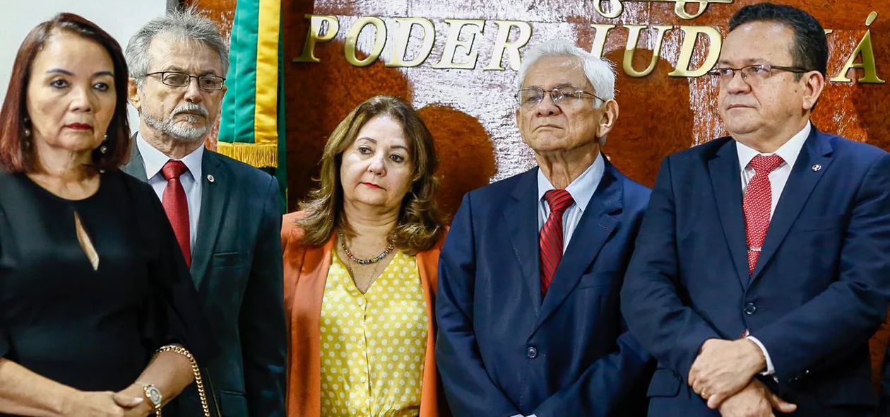 Autoridades presentes em solenidade no TJ-PI
