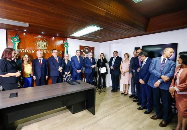 Ministro do STJ recebe homenagem no Tribunal de Justiça do Piauí