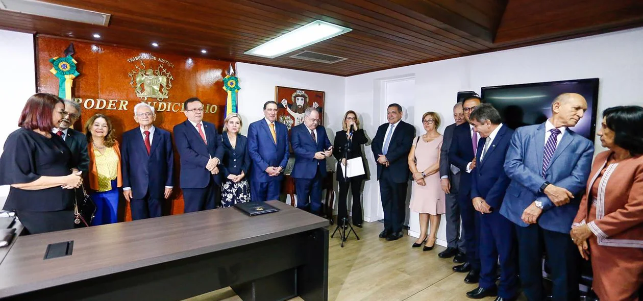 Tribunal de Justiça do Piauí homenageia Ministro Paulo Dias 