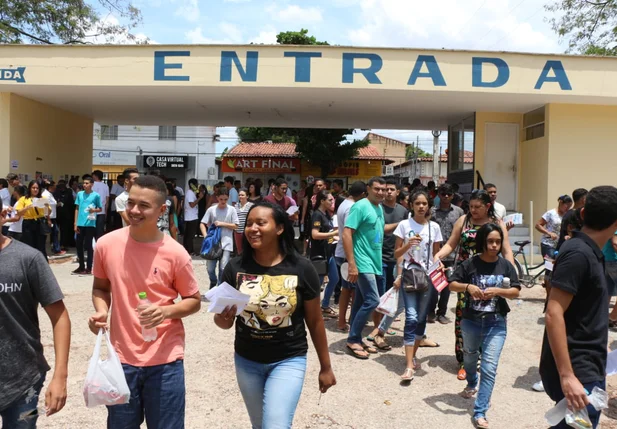 Mais de 122 mil estudantes realizam prova do Enem no Piauí 