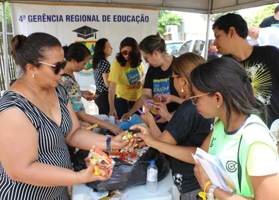 Distribuição de lanches feita pela Seduc-PI
