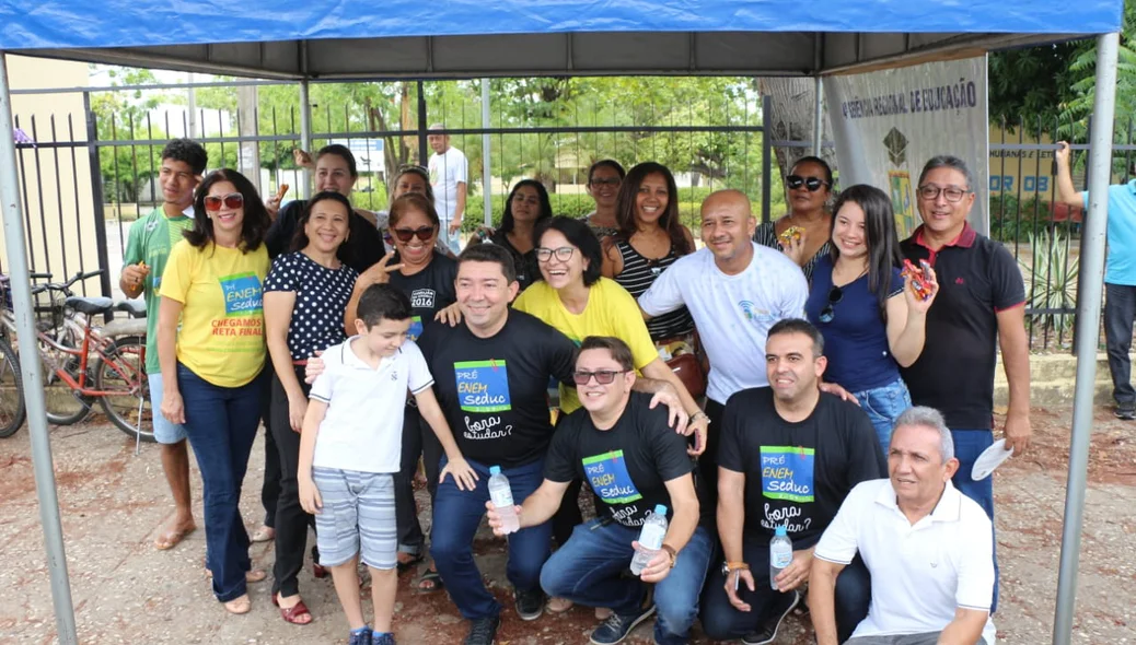 Equipe da Seduc-PI distribui lanches no primeiro dia do Enem 2019 em Teresina