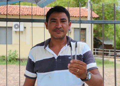 Kleber Albert vende canetas para melhorar a renda