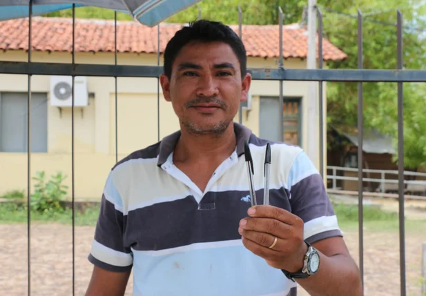 Kleber Albert vende canetas para melhorar a renda