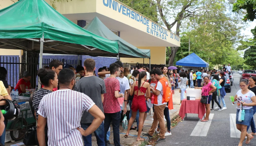Movimentação na Uespi no primeiro dia do Enem 2019