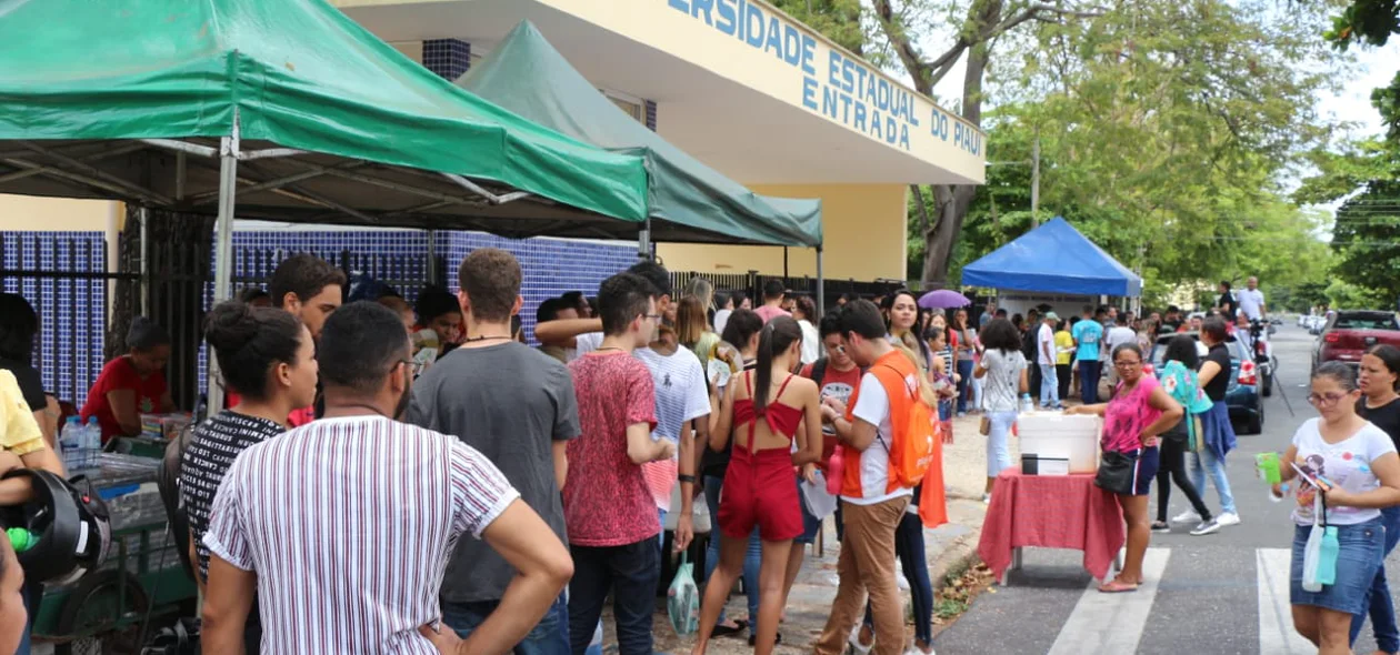 Movimentação na Uespi no primeiro dia do Enem 2019