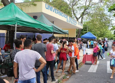 Movimentação na Uespi no primeiro dia do Enem 2019