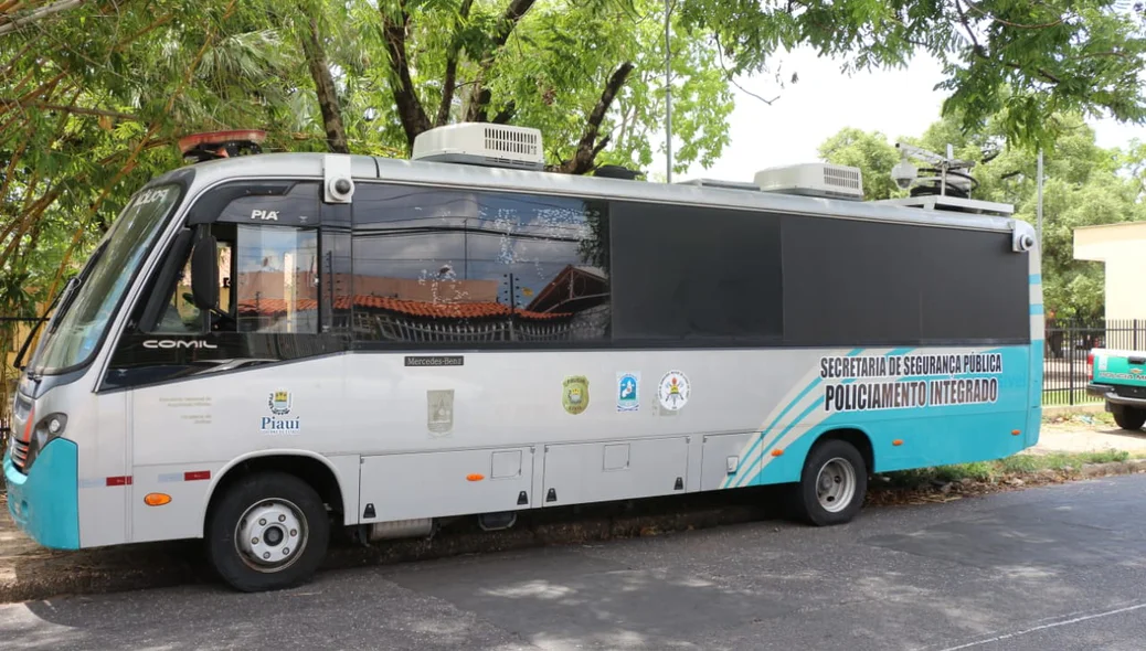 Ônibus da Secretaria de Segurança reforçando o policiamento dos locais de prova