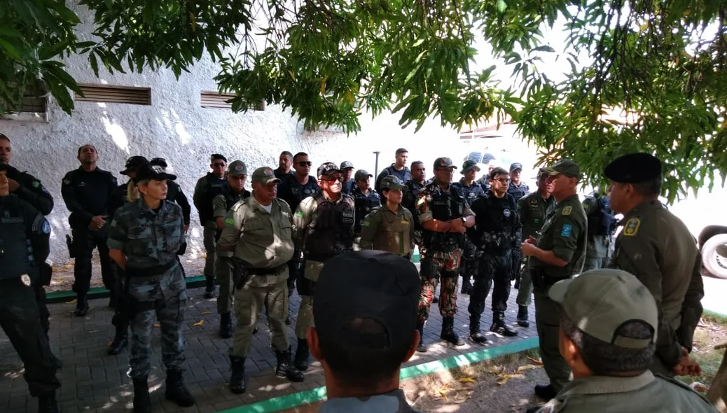Policiais reforçam a segurança no primeiro dia do Enem 2019