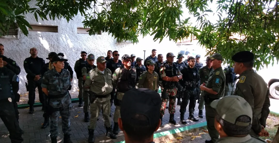 Policiais reforçam a segurança no primeiro dia do Enem 2019