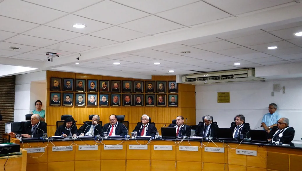 Autoridades presentes no Tribunal de Justiça