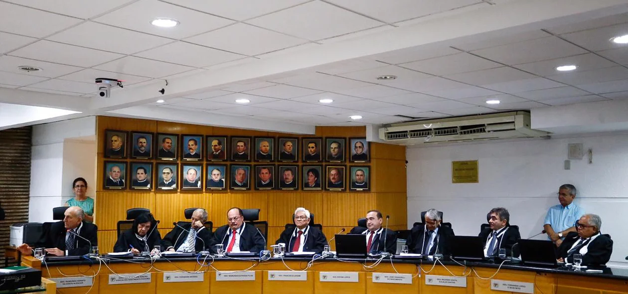 Autoridades presentes no Tribunal de Justiça