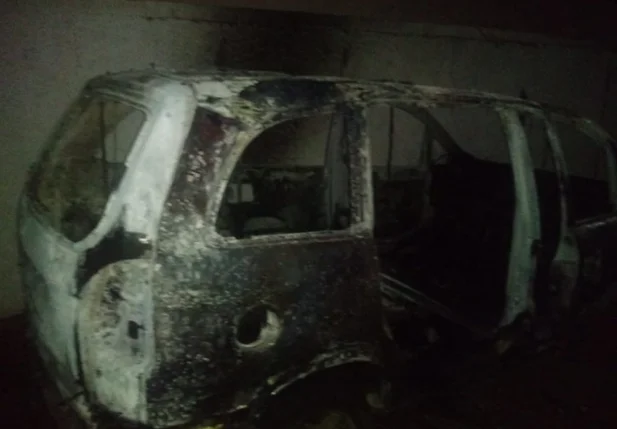 Carro do assessor da prefeitura é incendiado