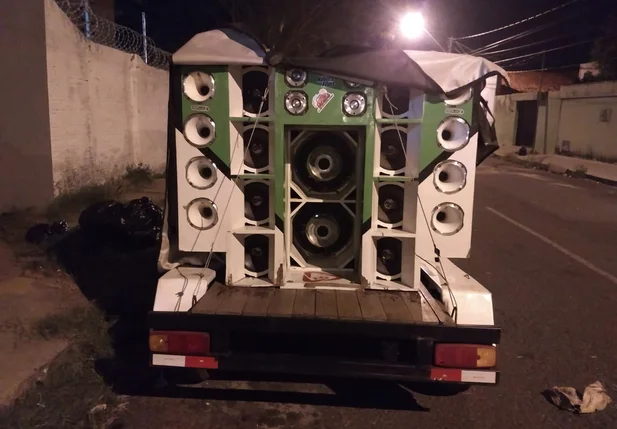 Paredão de som apreendido