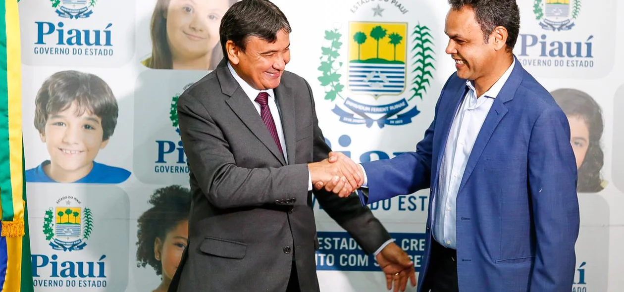 Wellington Dias cumprimenta Gil Carlos