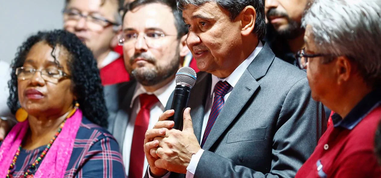 Wellington Dias durante solenidade no diretório do PT