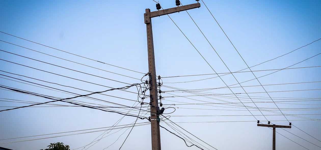 Poste de energia elétrica