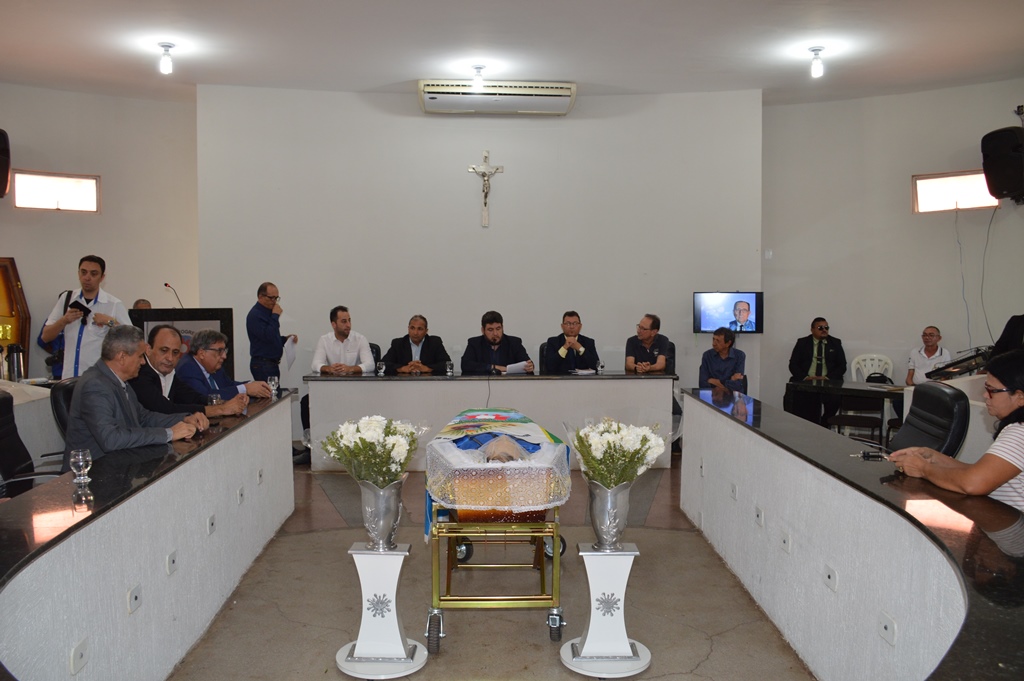Câmara de Picos realiza sessão solene em homenagem póstuma ao professor Inácio Baldoíno