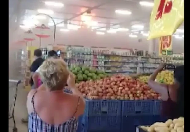 Incêndio atingiu o supermercado Carvalho Super