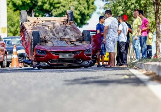 Acidente em avenida de Teresina 