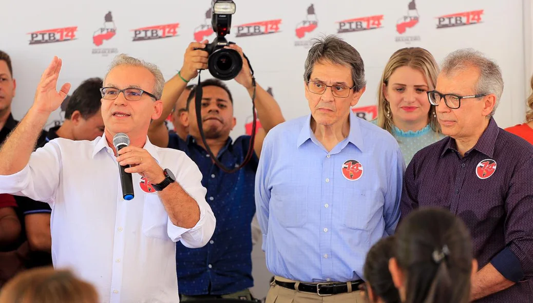 Firmino Filho discursa em evento do PTB