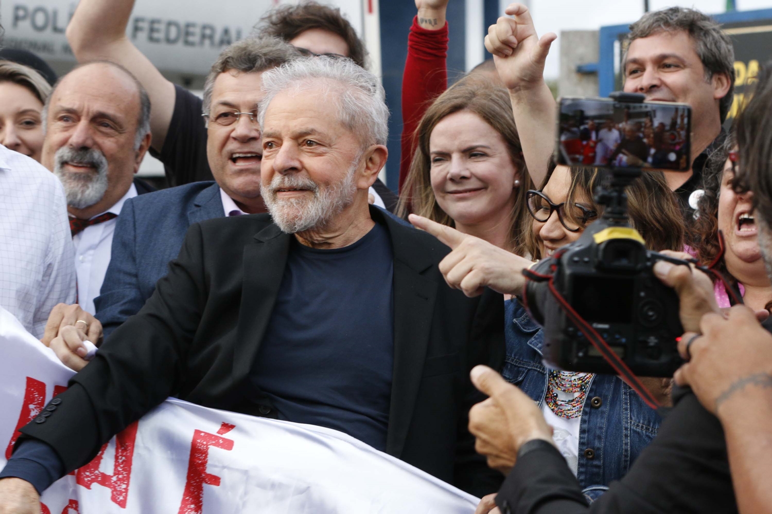 Lula após deixar a sede da PF em Curitiba