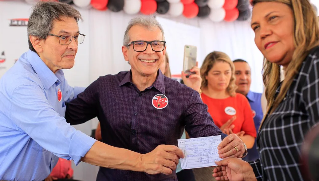 Roberto Jefferson e João Vicente realizam filiações