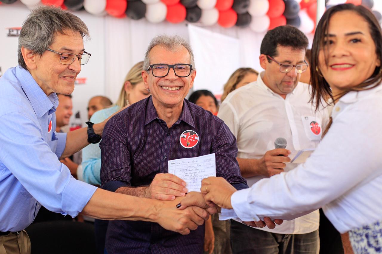 Roberto Jefferson e João Vicente realizam filiações